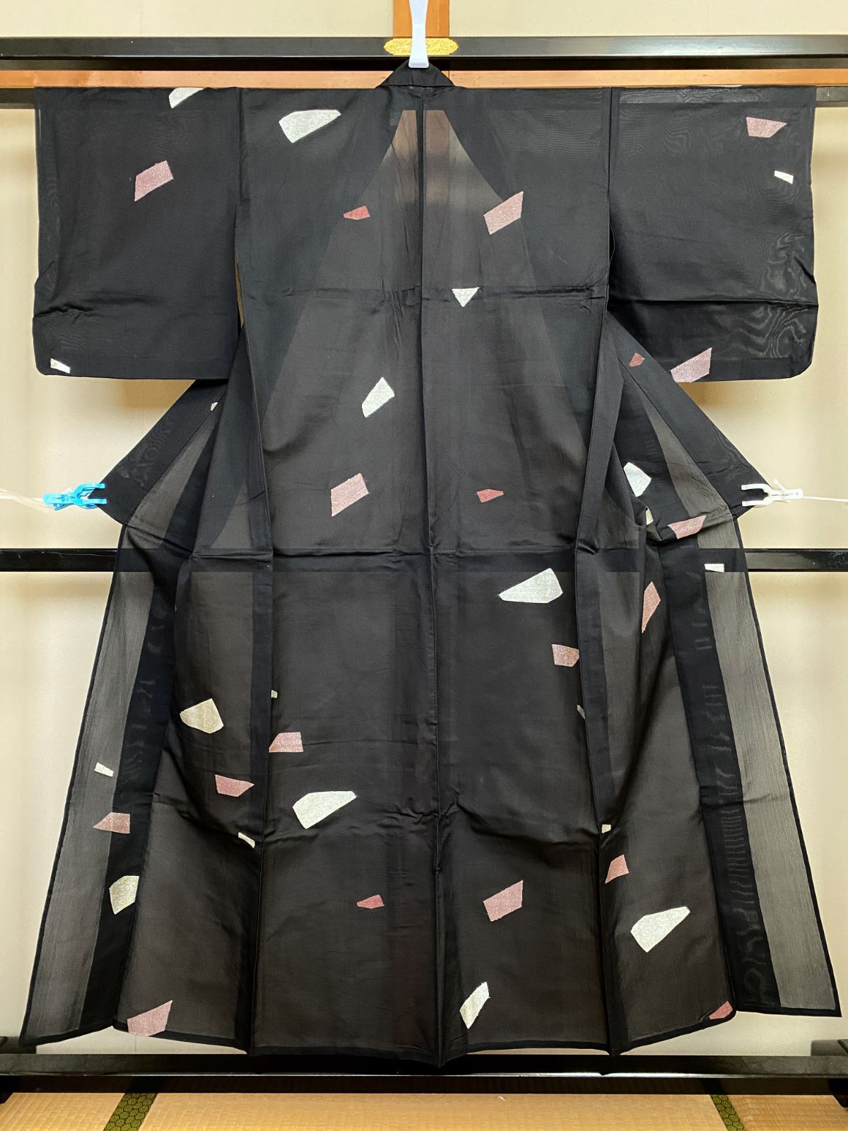344B【アンティーク着物】紗 夏物 小紋 黒地 台形 飛び柄 正絹 
