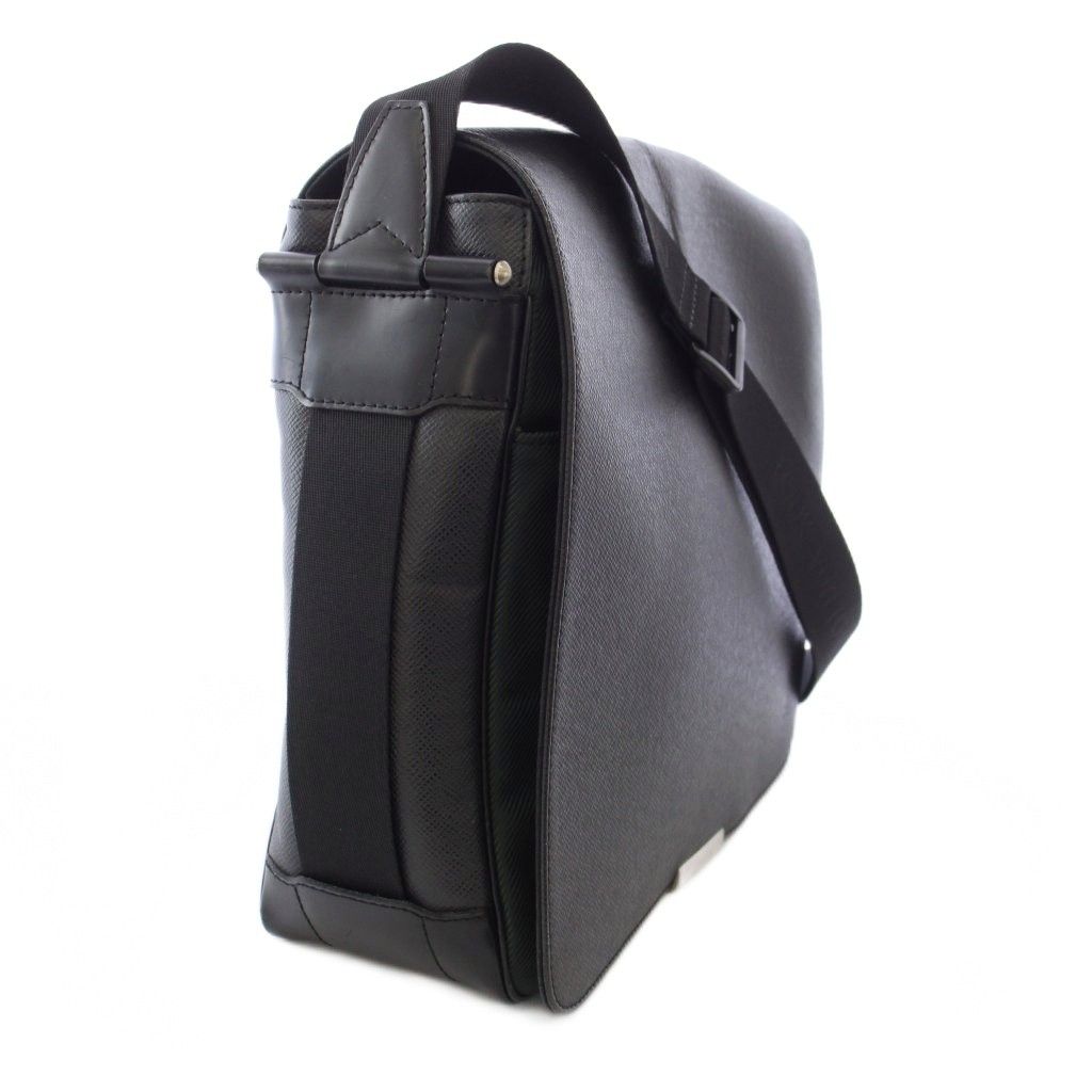 ルイヴィトン LOUIS VUITTON タイガ ヴィクトール ショルダーバッグ 