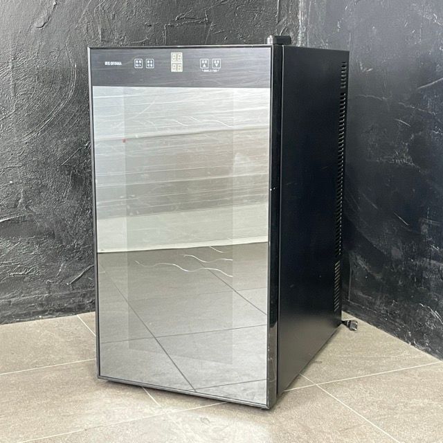 アイリスオーヤマ ワインセラー 【中古】動作保証 IRISOHYAMA IWC-P182A-B 50L 右開き ブラック 18本収納 タッチパネル ペルチェ式 /516812