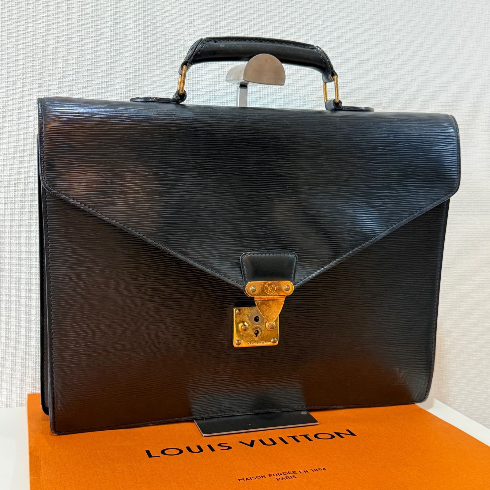 美品 ルイヴィトン LOUIS VUITTON タイガ セルヴィエット・モスコバ LOUISVUITTONルイヴィトン ビジネスバッグ タイガ モスコバ 訳あり