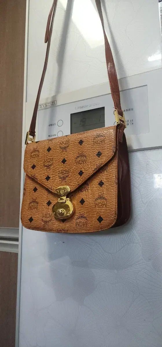 MCM ゴールド ドイツ産 フラップ クロスバック