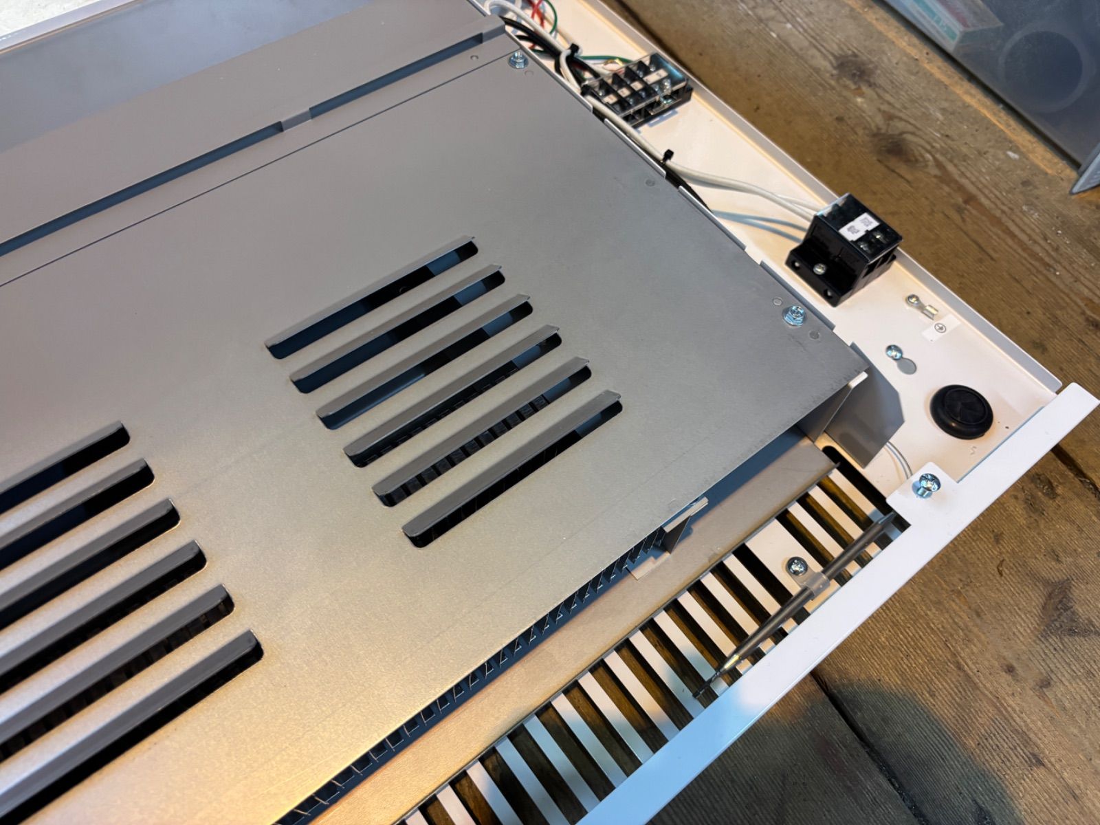 インターセントラル 自然対流式 パネルヒーター 750W 単相200V/100V NY
