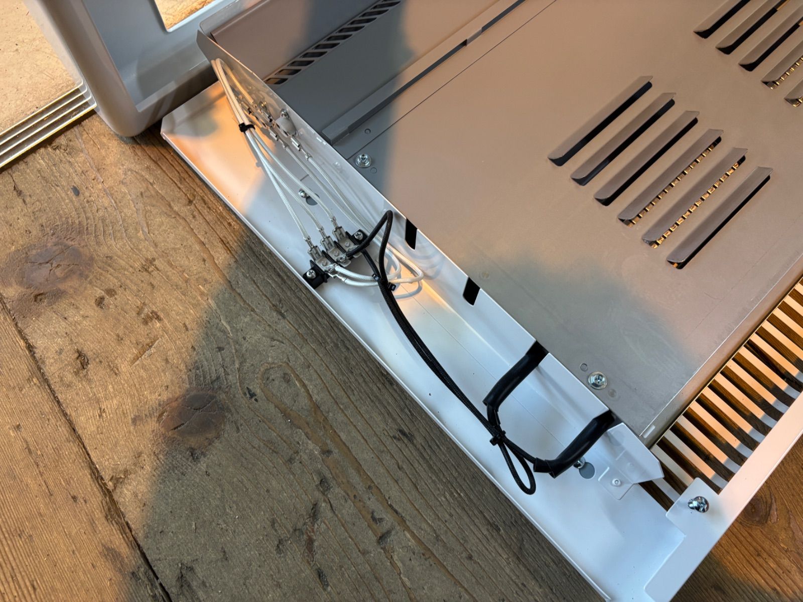 インターセントラル 自然対流式 パネルヒーター 750W 単相200V/100V NY