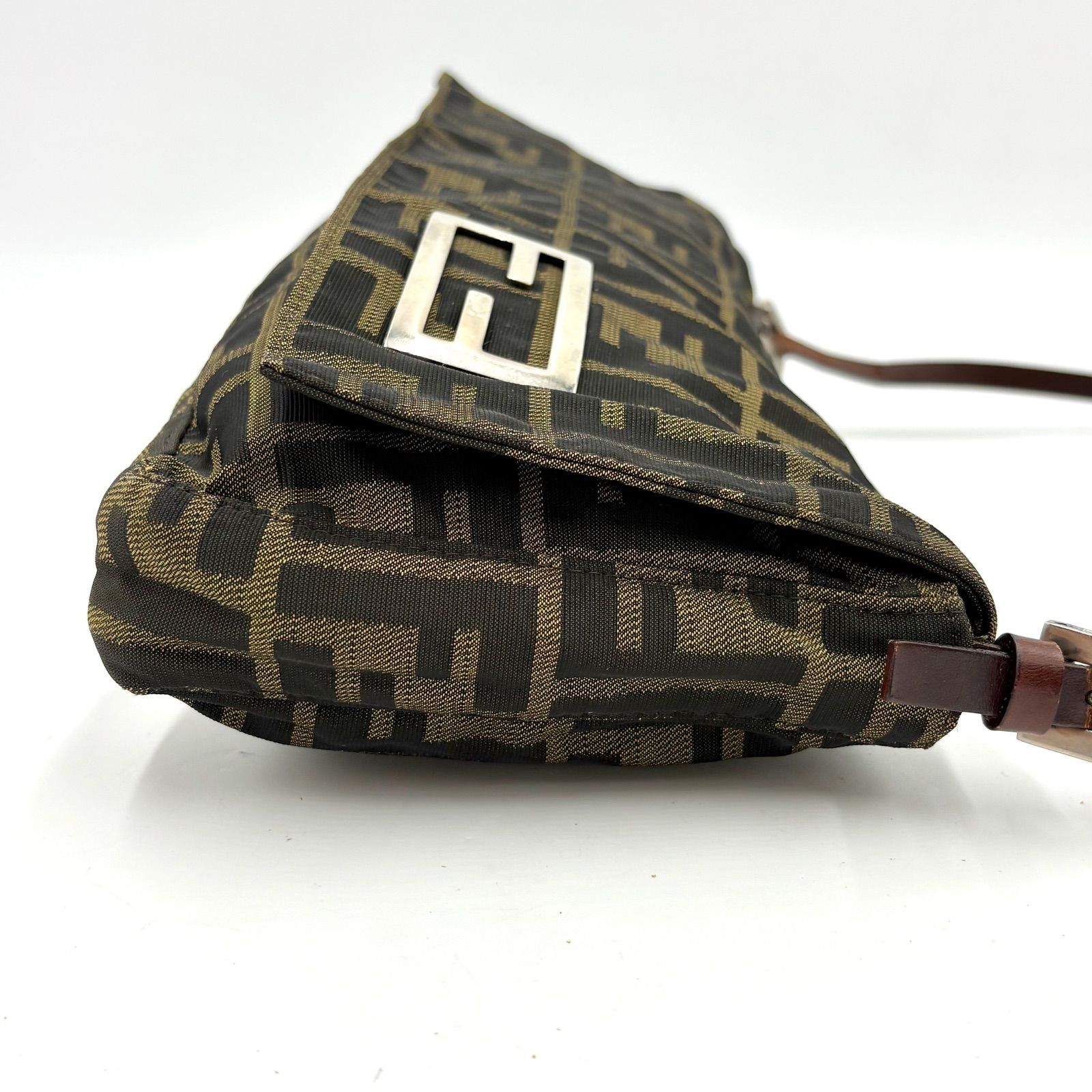 FENDI フェンディ ズッカ柄 FF金具 ショルダーバッグ アクセサリー