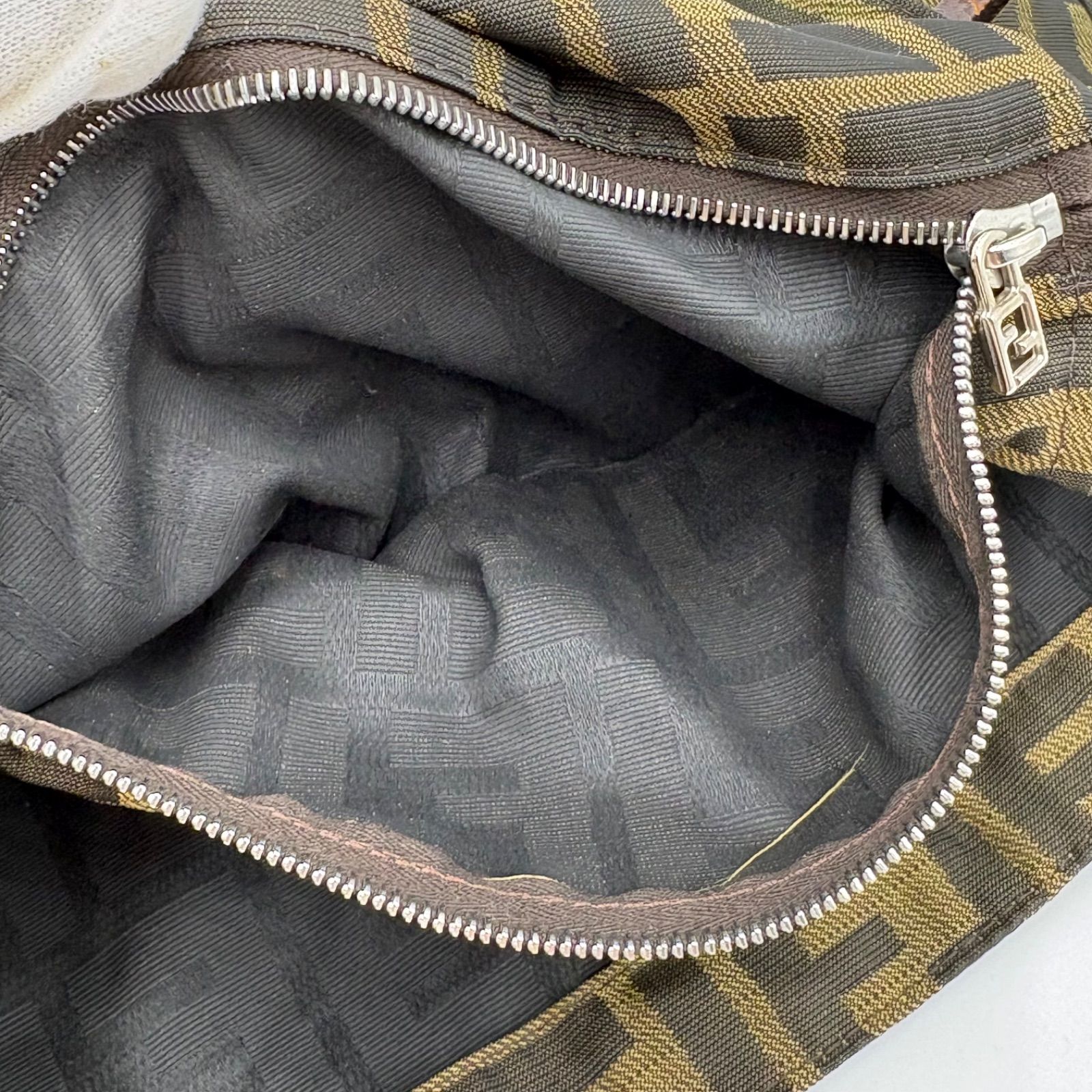 FENDI フェンディ ズッカ柄 FF金具 ショルダーバッグ アクセサリー