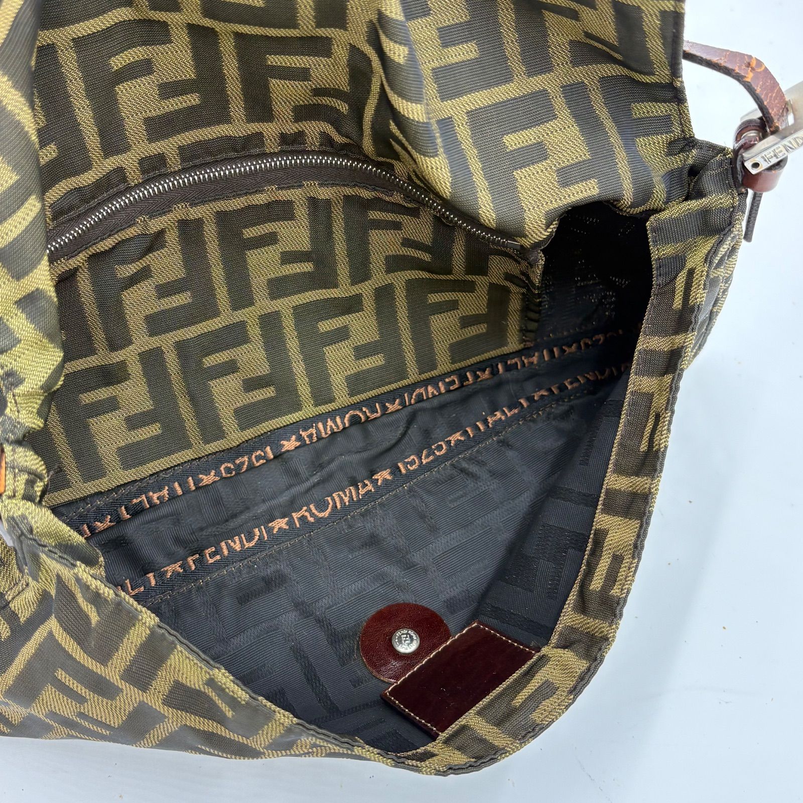 FENDI ハンドバッグ　ミニポーチ　FFロゴ ズッカ柄 FENDI フェンディ ズッカ柄 FF金具 ショルダーバッグ アクセサリー