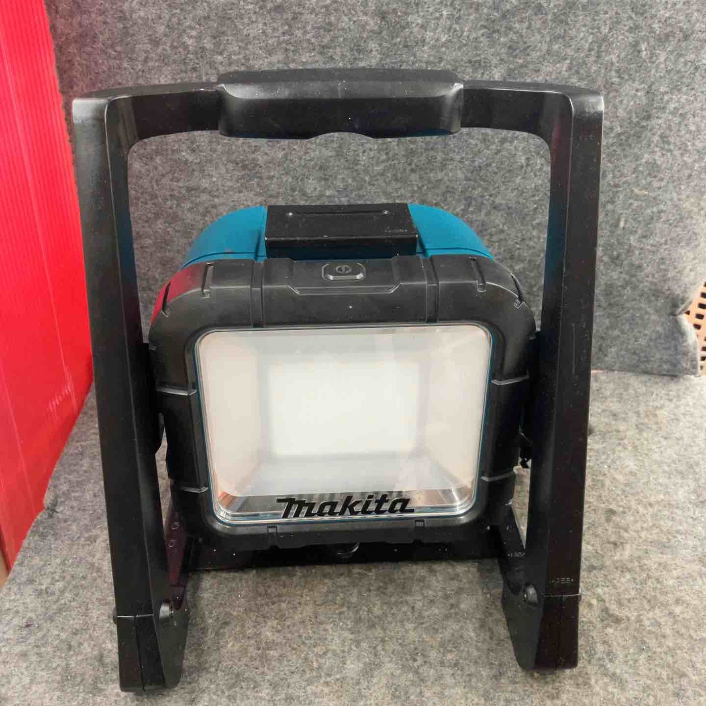 ★マキタ(makita) コードレスLEDスタンドライト ML805【鴻巣店】 ☆マキタ(makita) コードレスLEDスタンドライト ML805【鴻巣店】