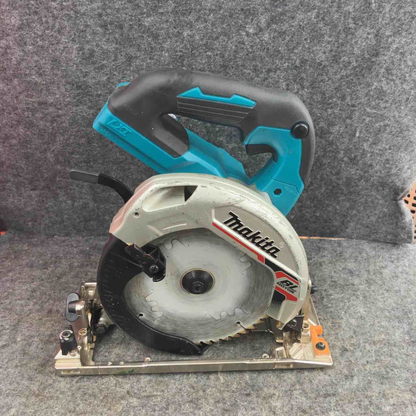 ★マキタ(makita) コードレス丸のこ HS631DZ【鴻巣店】
