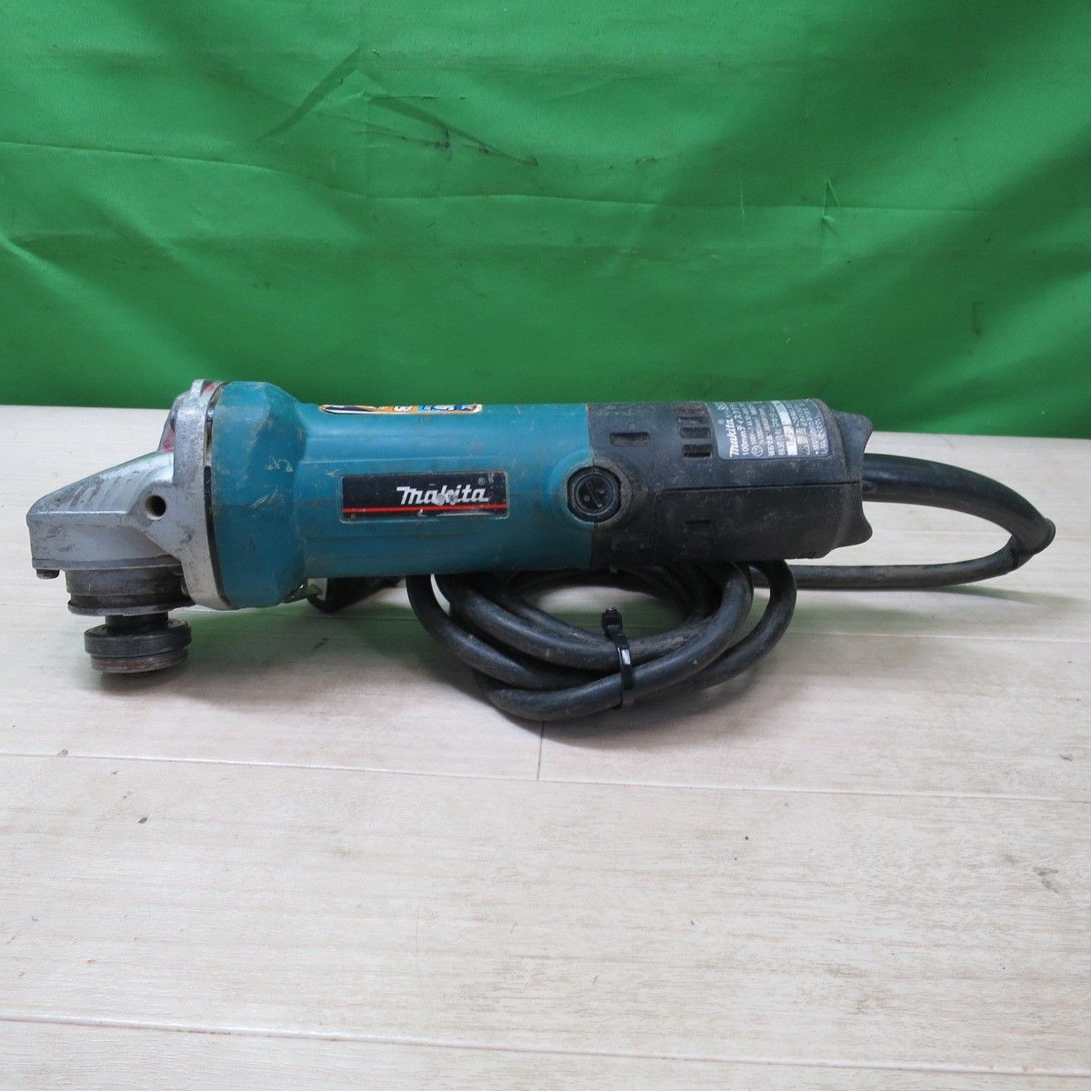 [送料無料] ☆マキタ 100mm ディスクグラインダ 9533B 電動 工具 100V makita コード式 研削 研摩 研磨 機☆