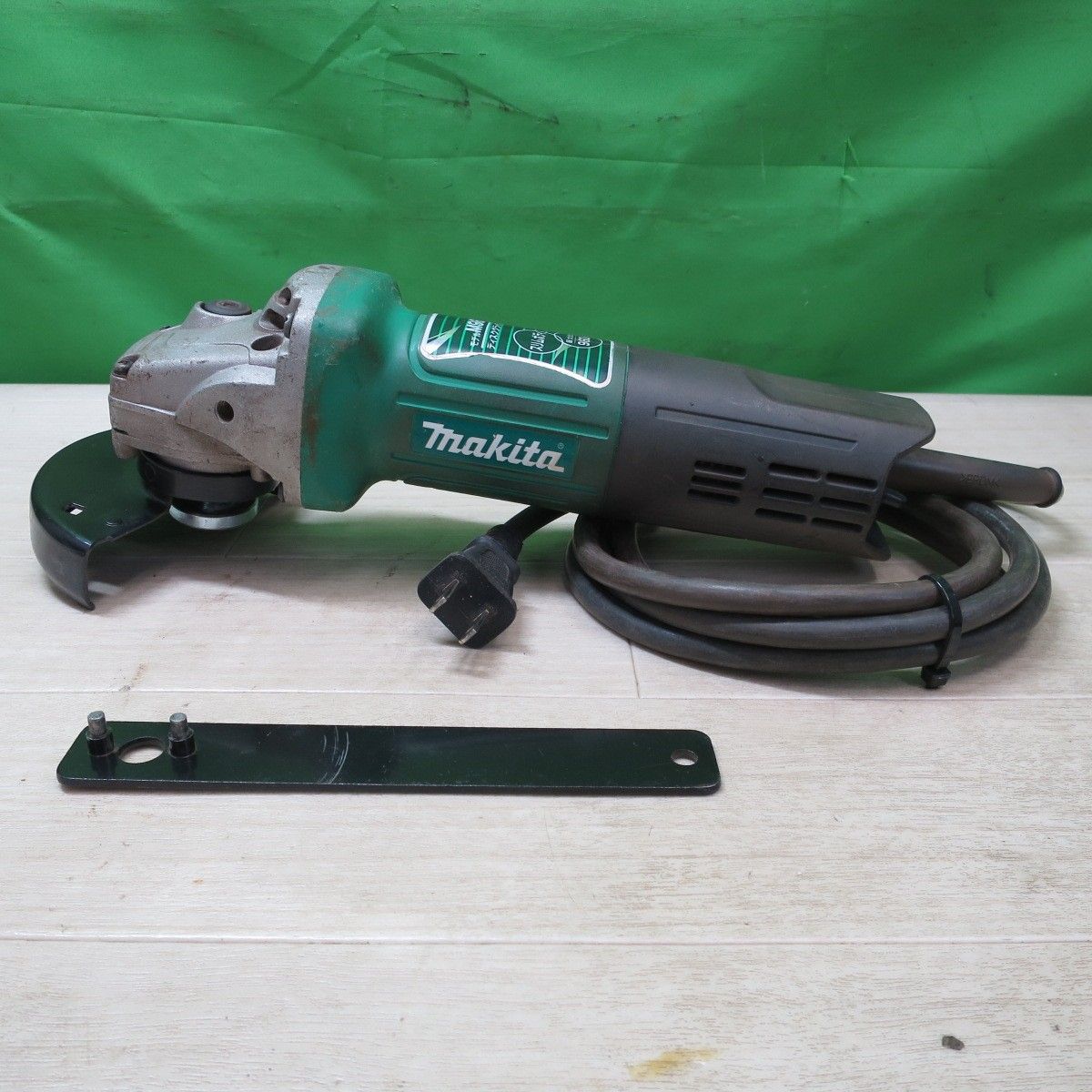 [送料無料] ☆マキタ 100mm ディスクグラインダ M965 電動 工具 makita 100V コード式 研削 研摩 研磨 機☆