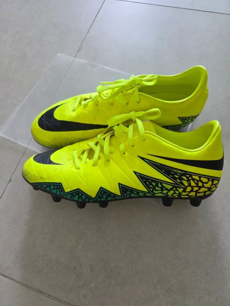 ナイキ サッカーシューズ 260