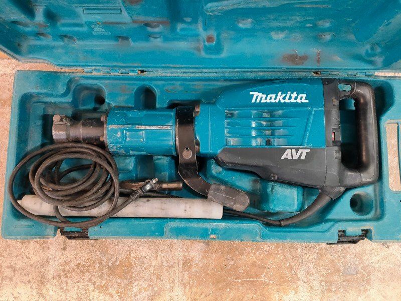 ☆マキタ 電動ハンマ (六角シャンク) HM1317C 六角シャンク30mm　ケース付き　動作確認済み