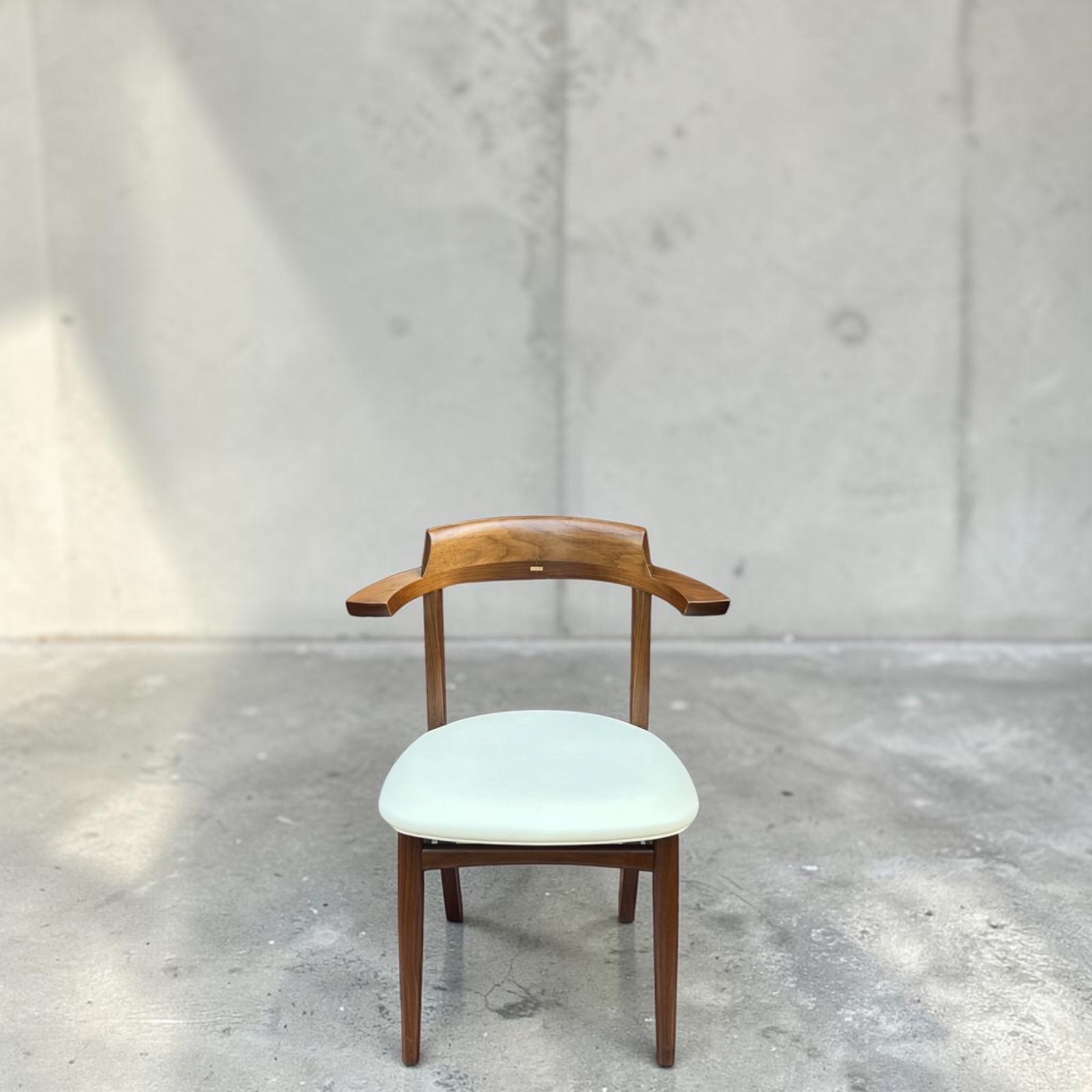 【美品】柏木工 木製 背もたれ 肘掛け付き椅子 アームチェア 柏木工 かしわ 木製 背もたれ 肘掛け付き椅子 アームチェア 【公式通販】