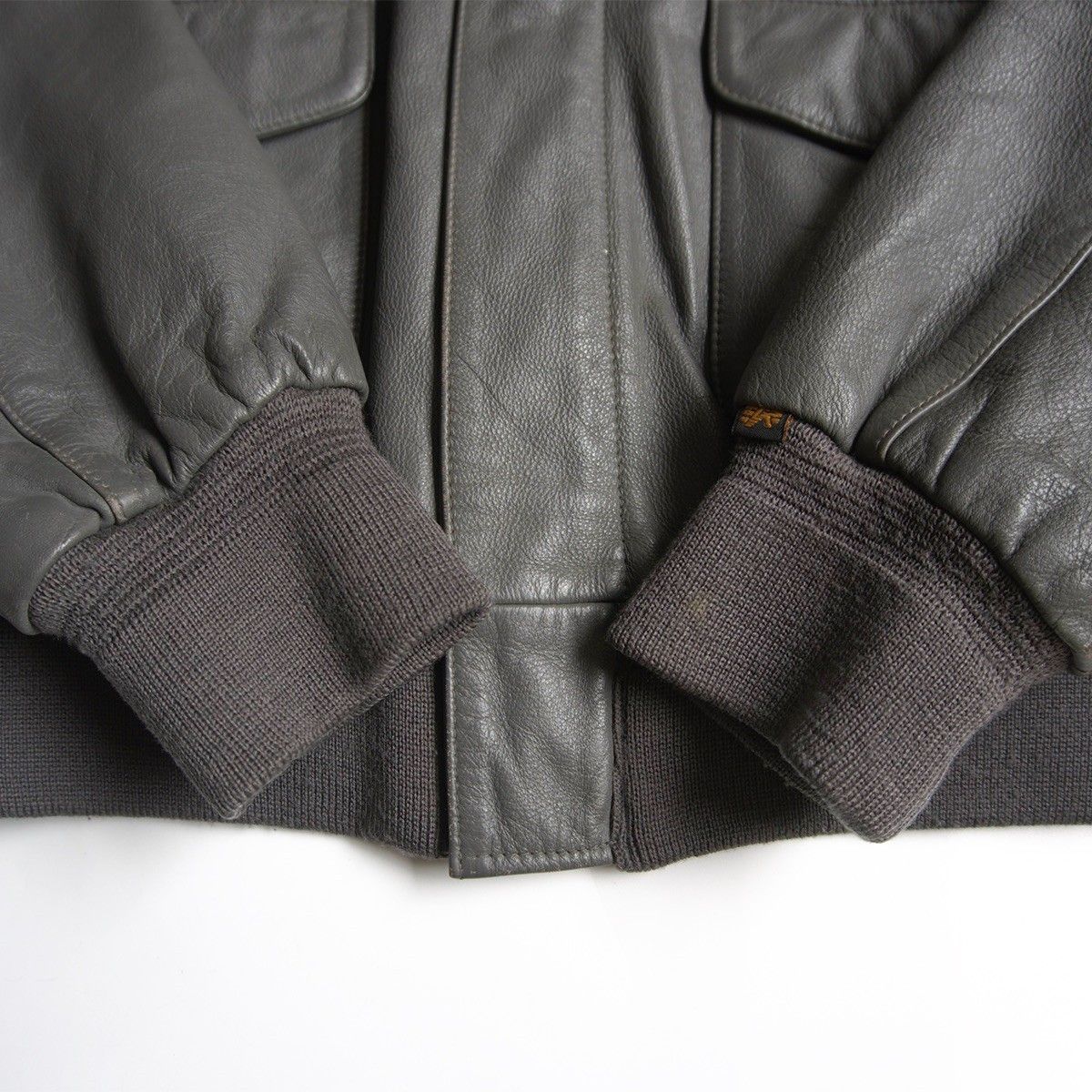 雰囲気抜群】ALPHA INDUSTRIES【A-2 レザー フライトジャケット】M
