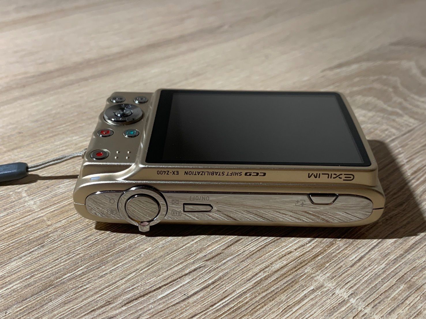 CASIO EXILIM EX-Z400 ゴールド　デジカメ 0461 Casio EXILIM EX-Z400 ゴールド デジカメ 動作確認済み 【ネ