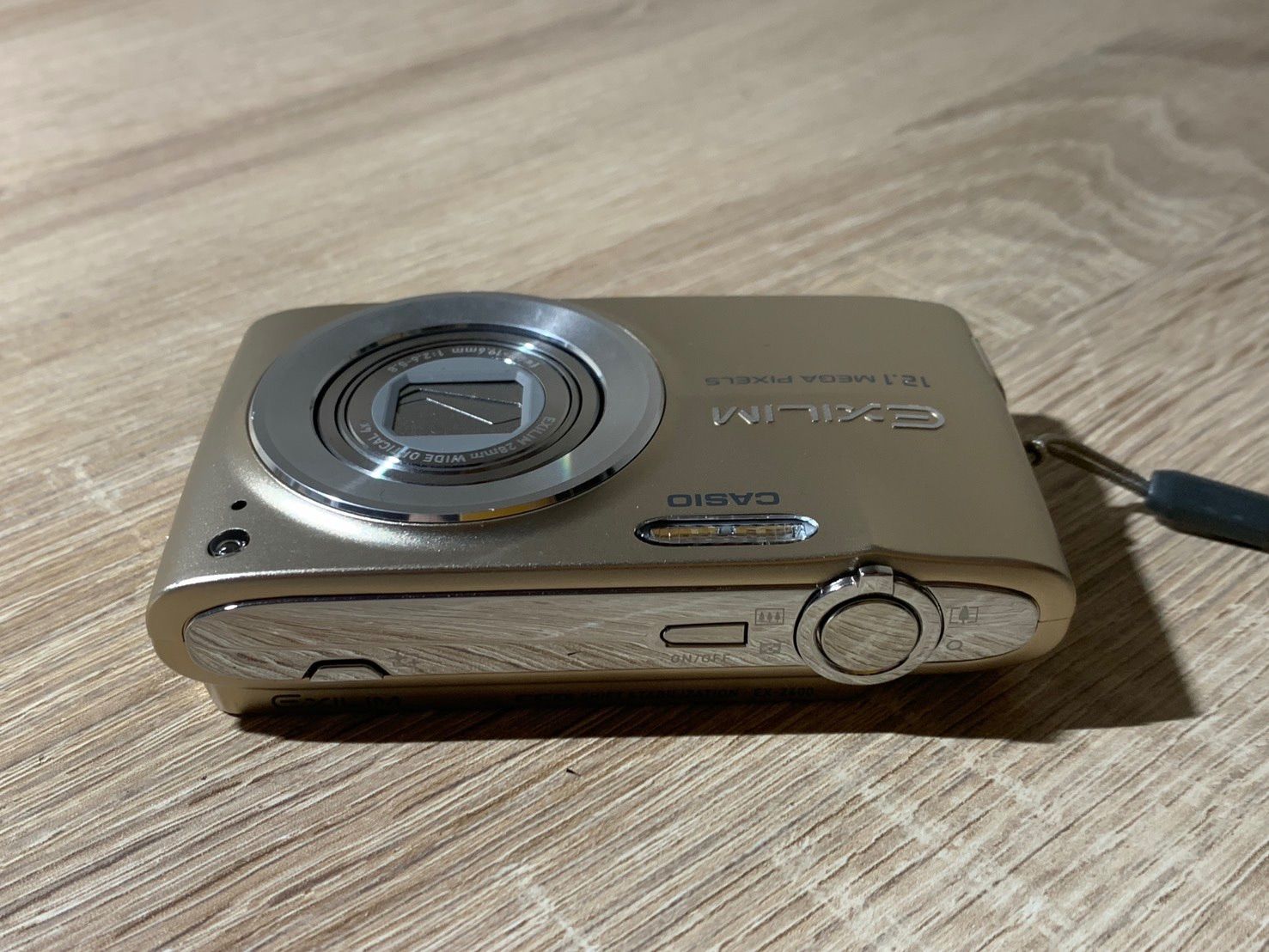 0461 Casio EXILIM EX-Z400 ゴールド デジカメ 動作確認済み 【ネ
