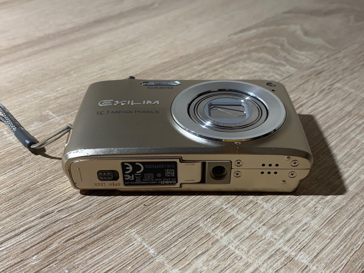 0461 Casio EXILIM EX-Z400 ゴールド デジカメ 動作確認済み 【ネ