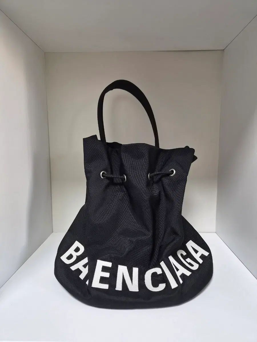 バレンシアガ バケットバッグ (正規品)