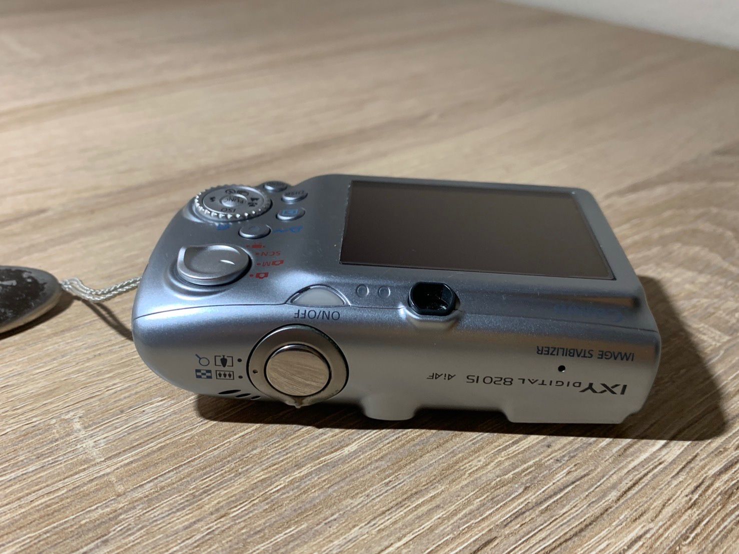 0485 Canon IXY DIGITAL 820 IS シルバー デジカメ 動作確認済み 美品 【コ】