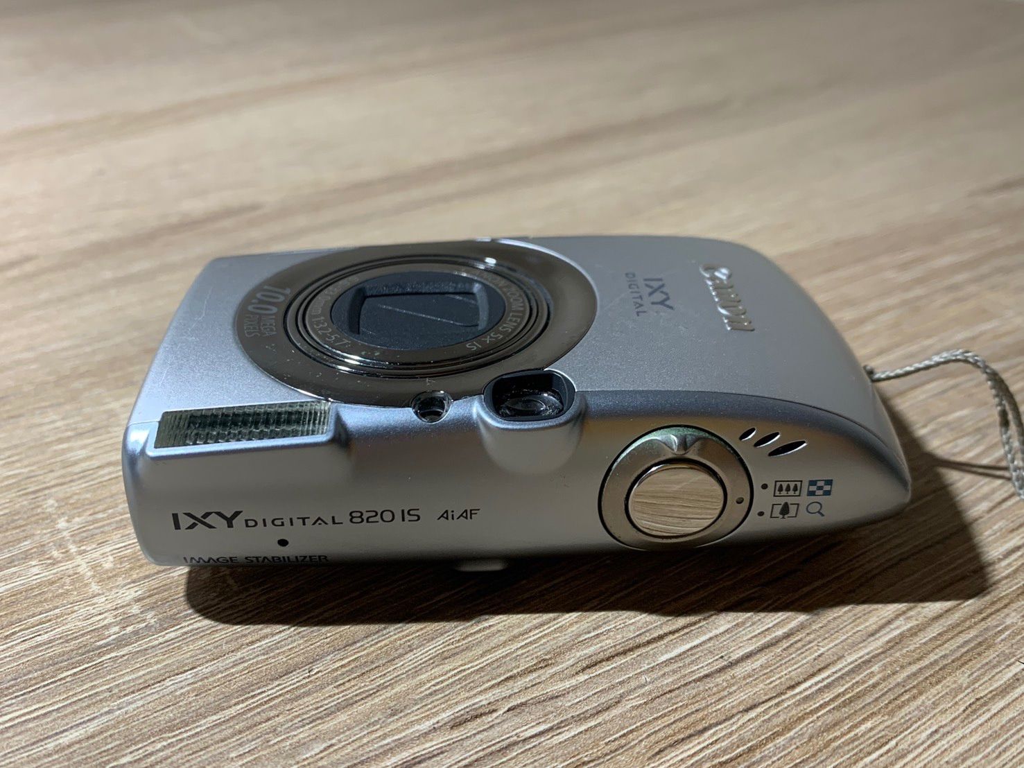 0485 Canon IXY DIGITAL 820 IS シルバー デジカメ 動作確認済み 美品 【コ】