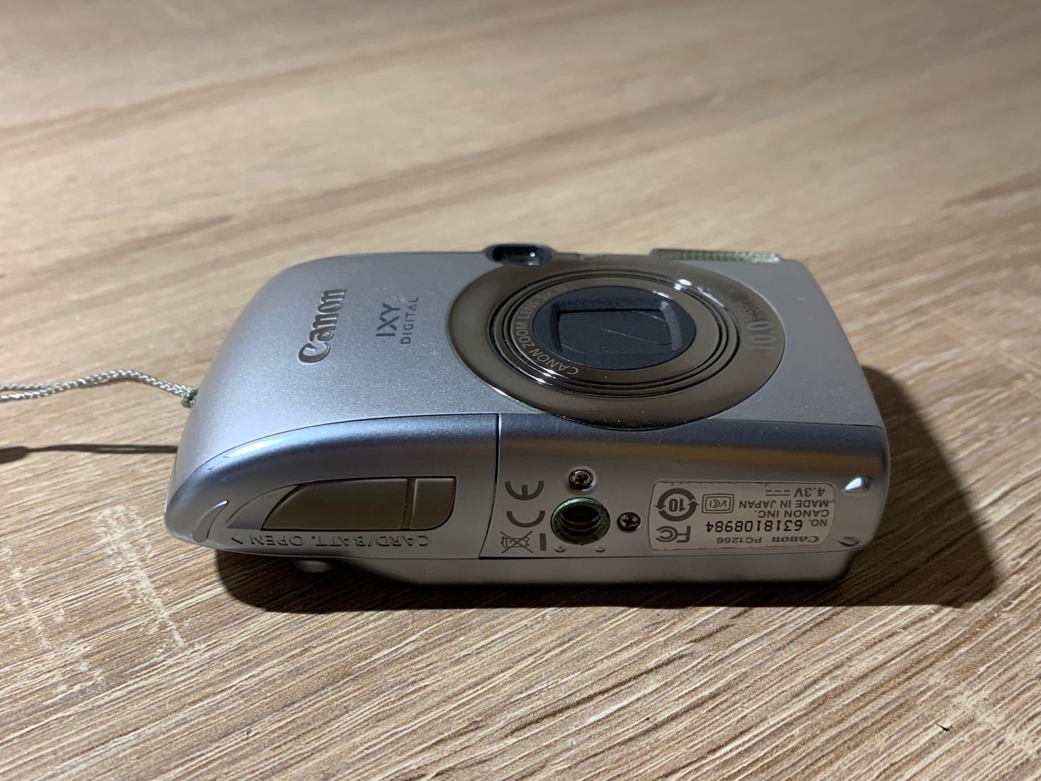0485 Canon IXY DIGITAL 820 IS シルバー デジカメ 動作確認済み 美品 【コ】