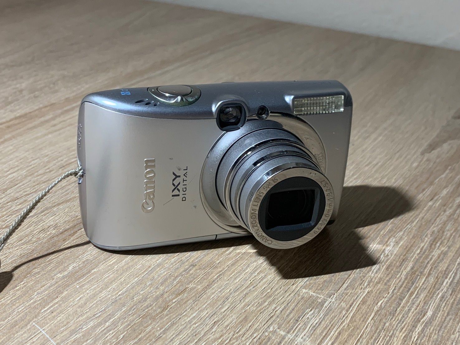 0485 Canon IXY DIGITAL 820 IS シルバー デジカメ 動作確認済み 美品 【コ】
