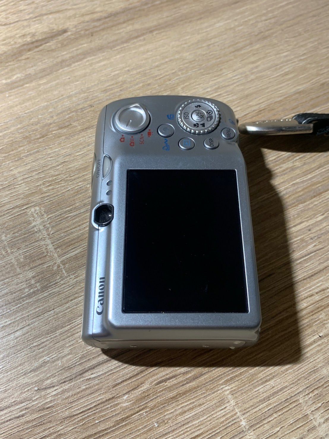 0485 Canon IXY DIGITAL 820 IS シルバー デジカメ 動作確認済み 美品 【コ】