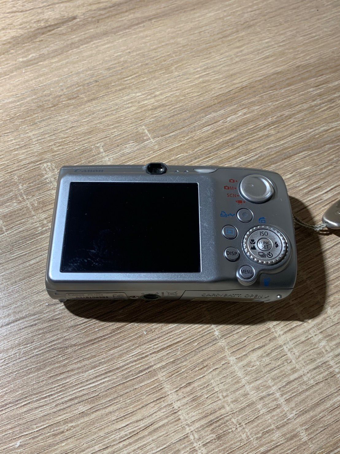 0485 Canon IXY DIGITAL 820 IS シルバー デジカメ 動作確認済み 美品 【コ】