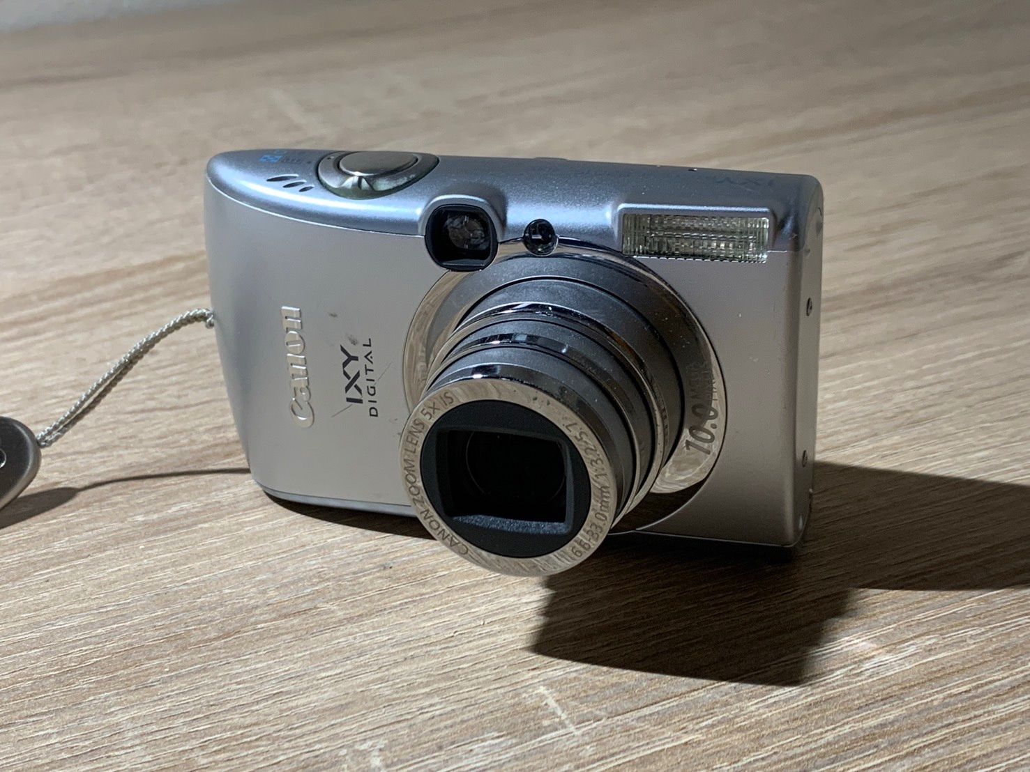 0485 Canon IXY DIGITAL 820 IS シルバー デジカメ 動作確認済み 美品 【コ】