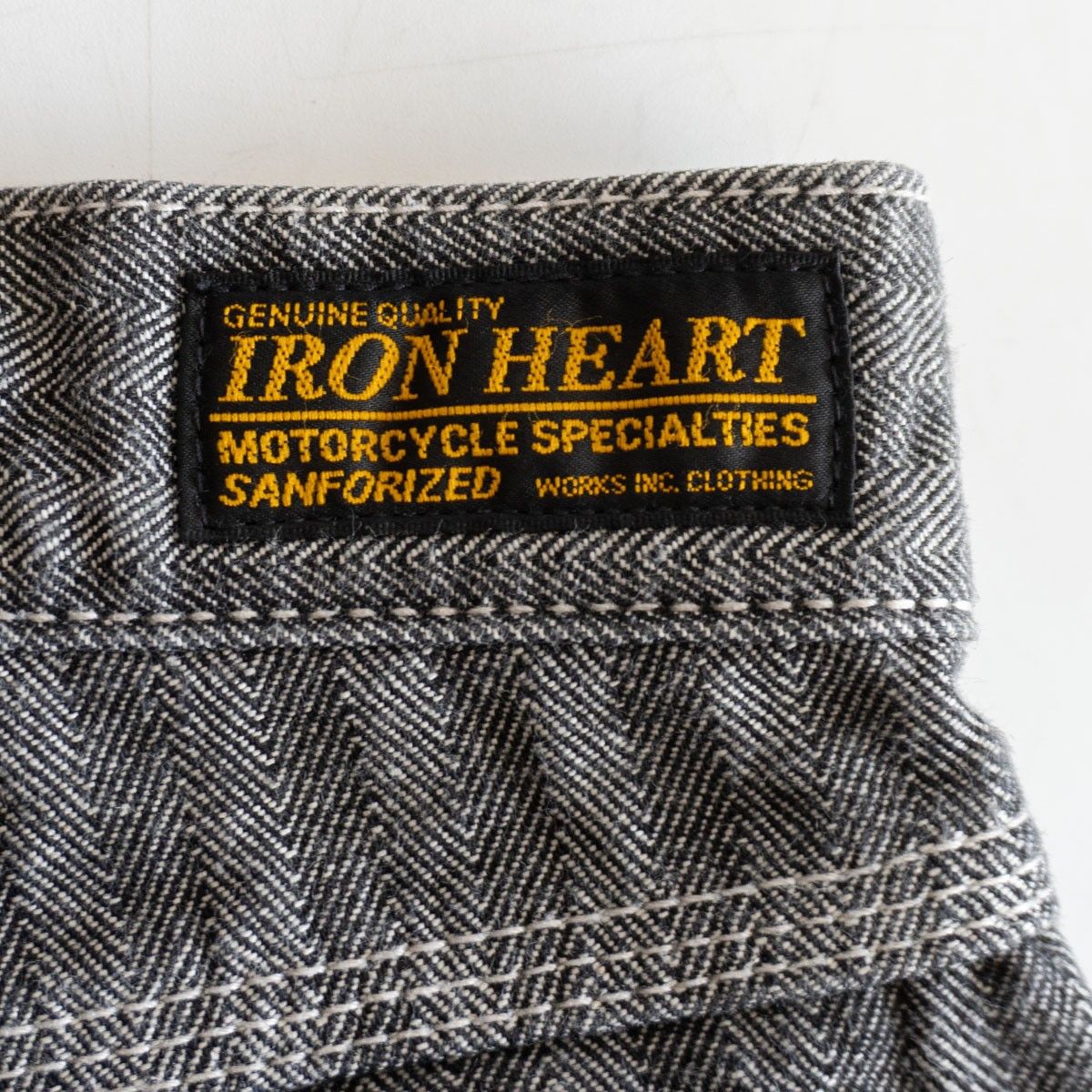 美品】IRON HEART【10.5oz ヘリンボーン ダブルニー ロガージーンズ 