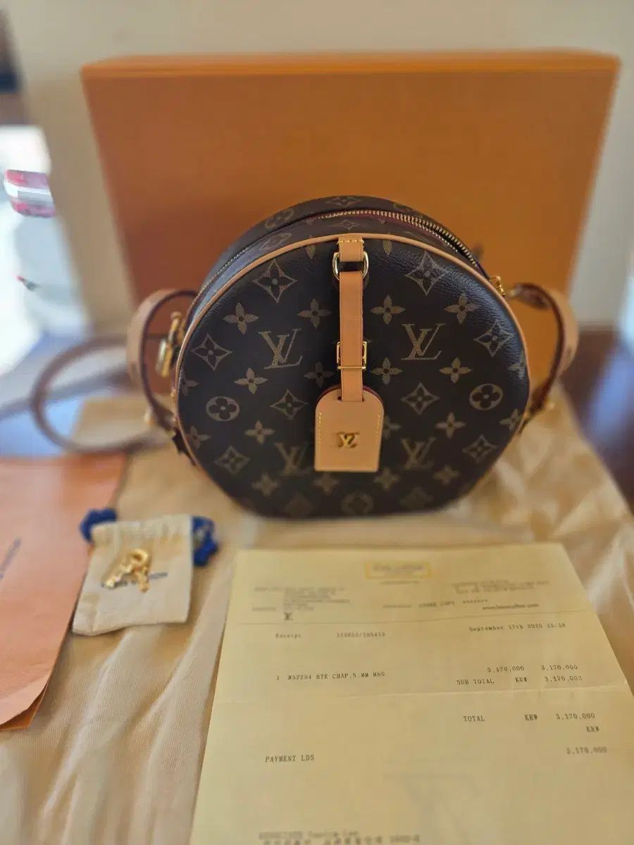 Louis Vuitton シャポ スープル MM 展示用です