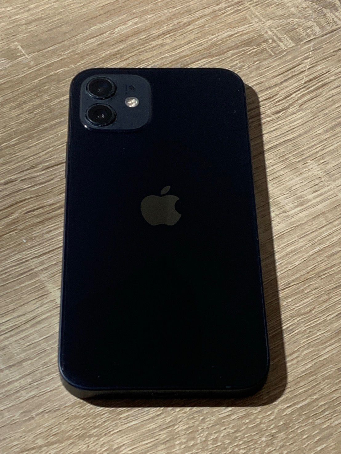 0586 iPhone 12 64GB ブラック 動作確認済み 美品【ネ】