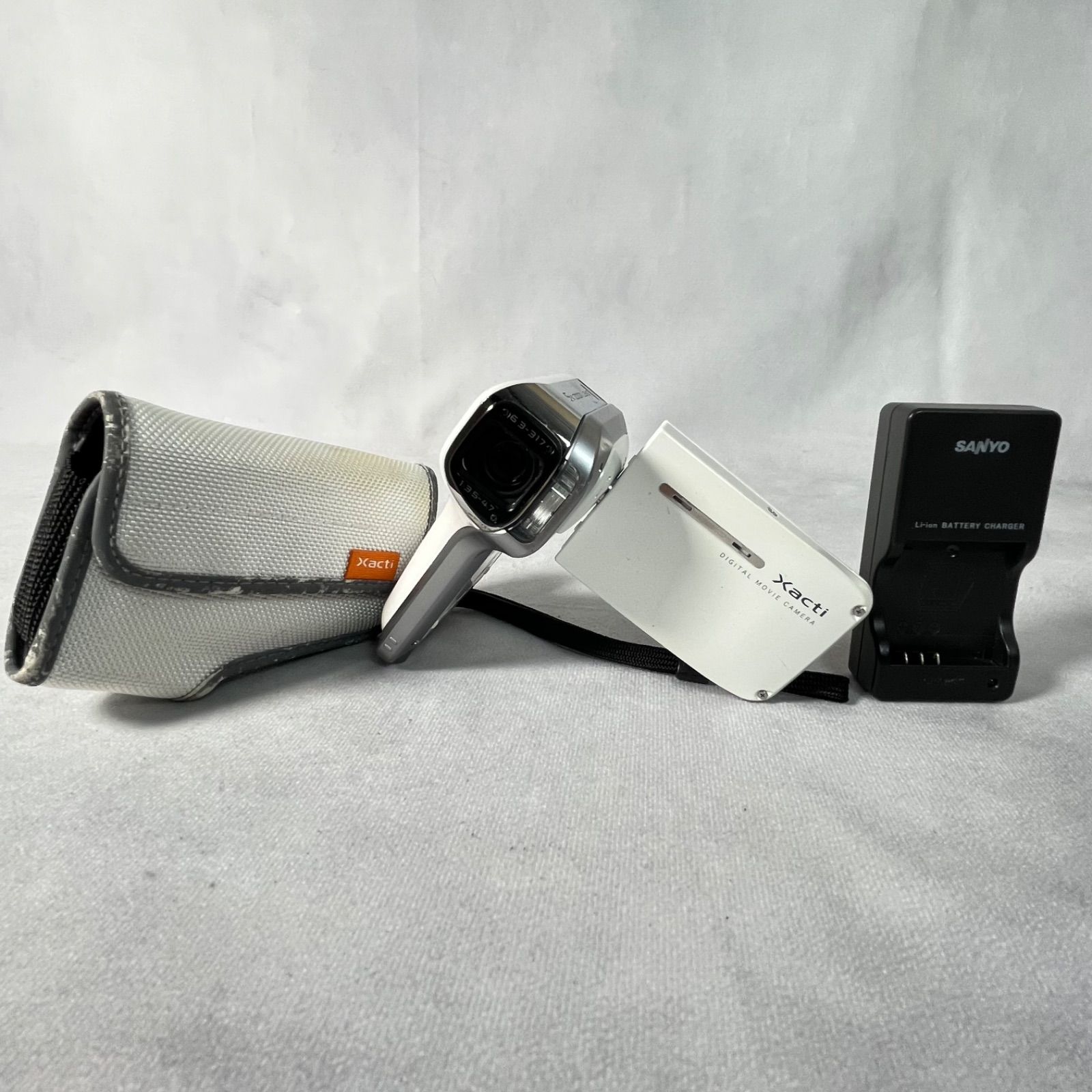 管2604-301】SANYO 三洋電機 防水デジタルムービーカメラ Xacti 