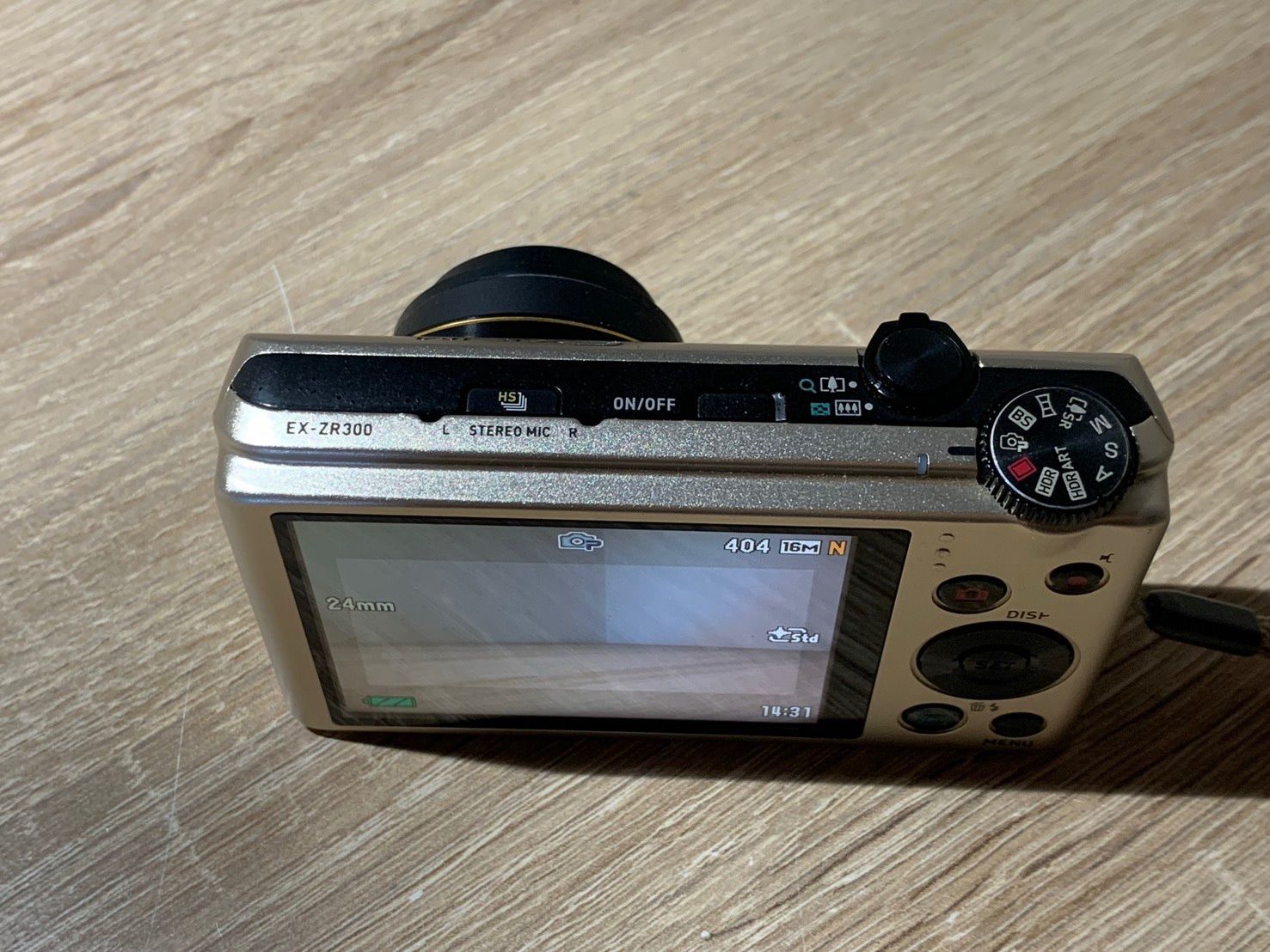 0578 Casio EXILIM EX-ZR300 ゴールド デジカメ ジャンク品 【ネ