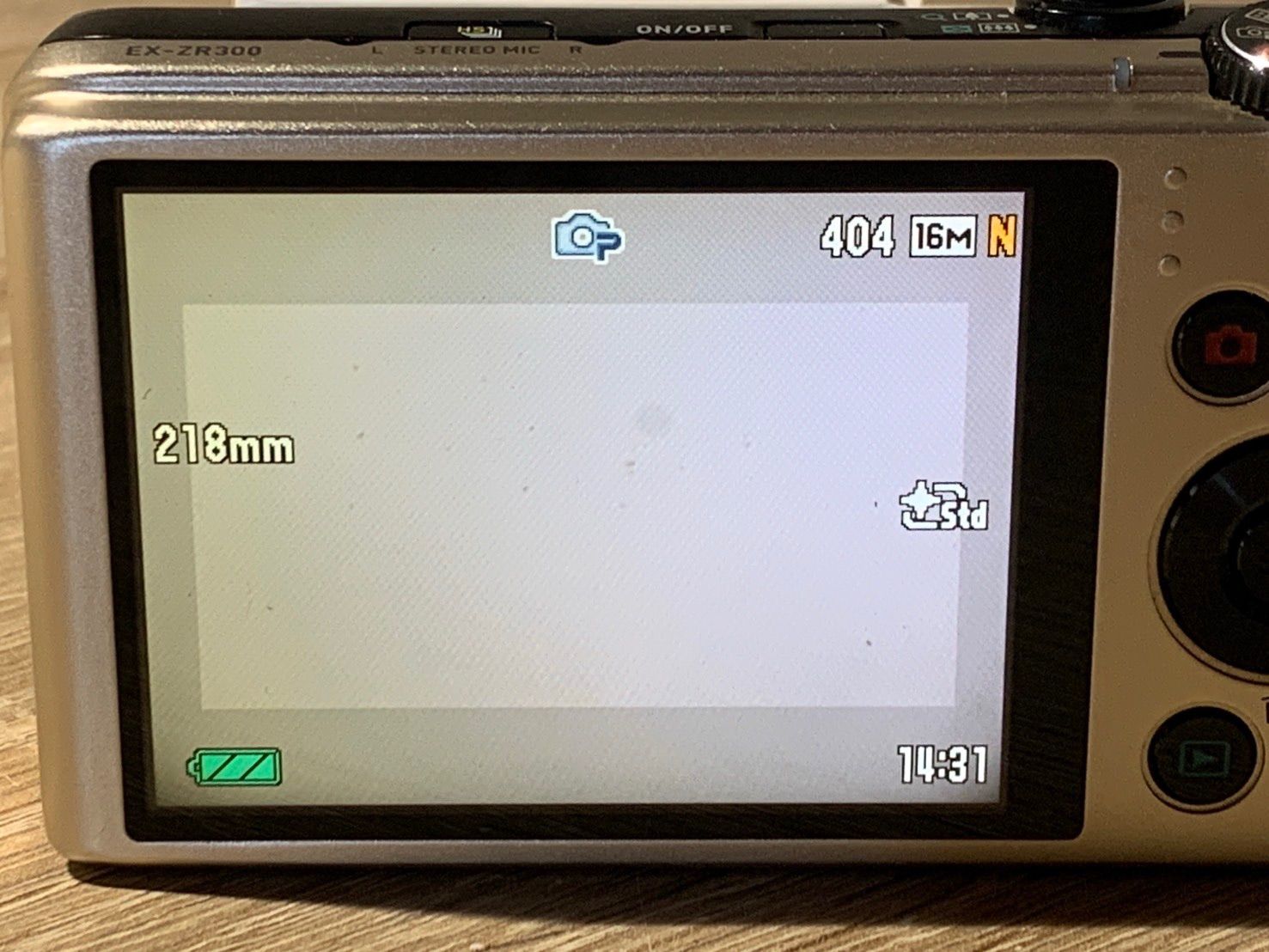 0578 Casio EXILIM EX-ZR300 ゴールド デジカメ ジャンク品 【ネ