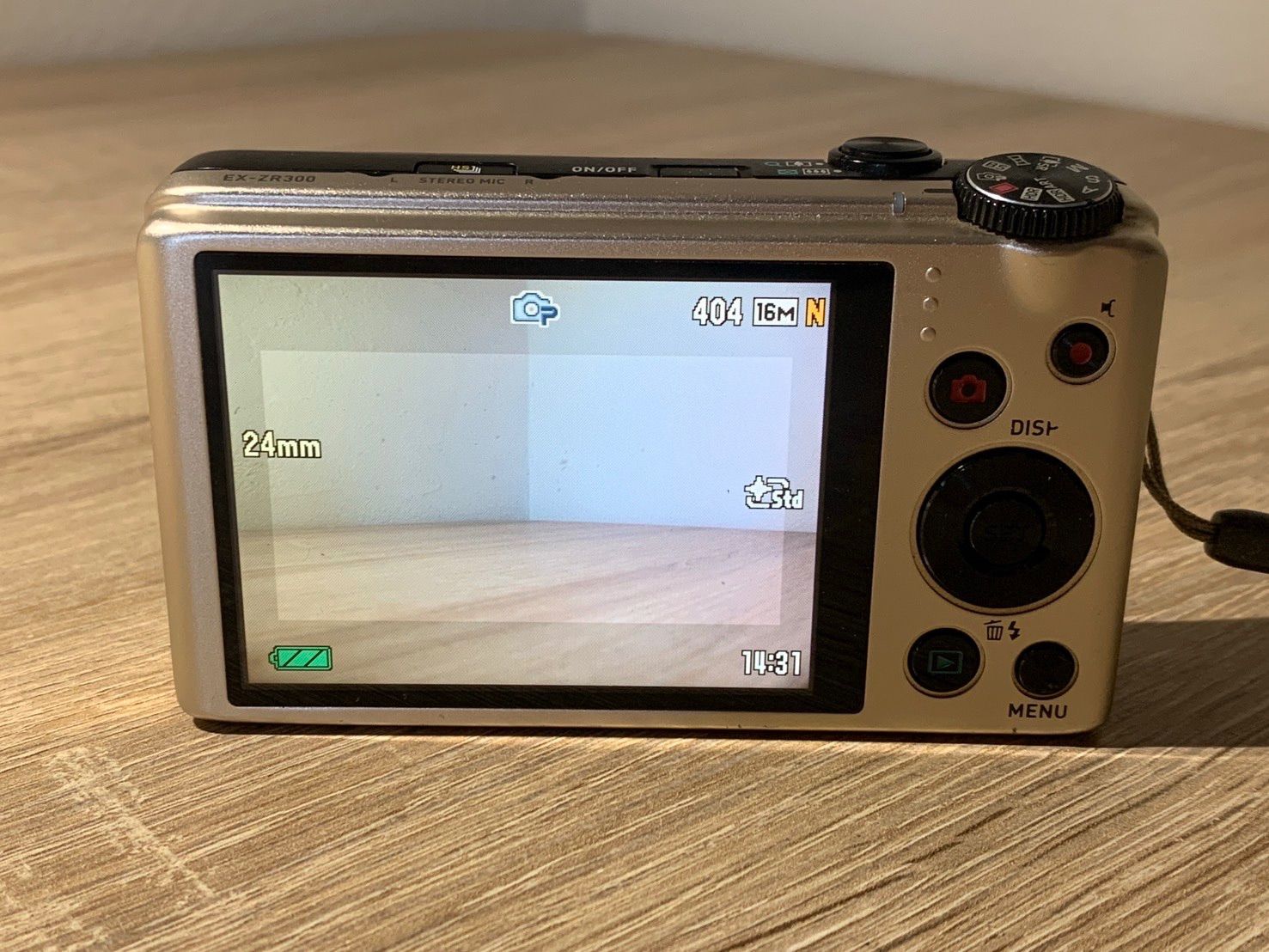 0578 Casio EXILIM EX-ZR300 ゴールド デジカメ ジャンク品 【ネ