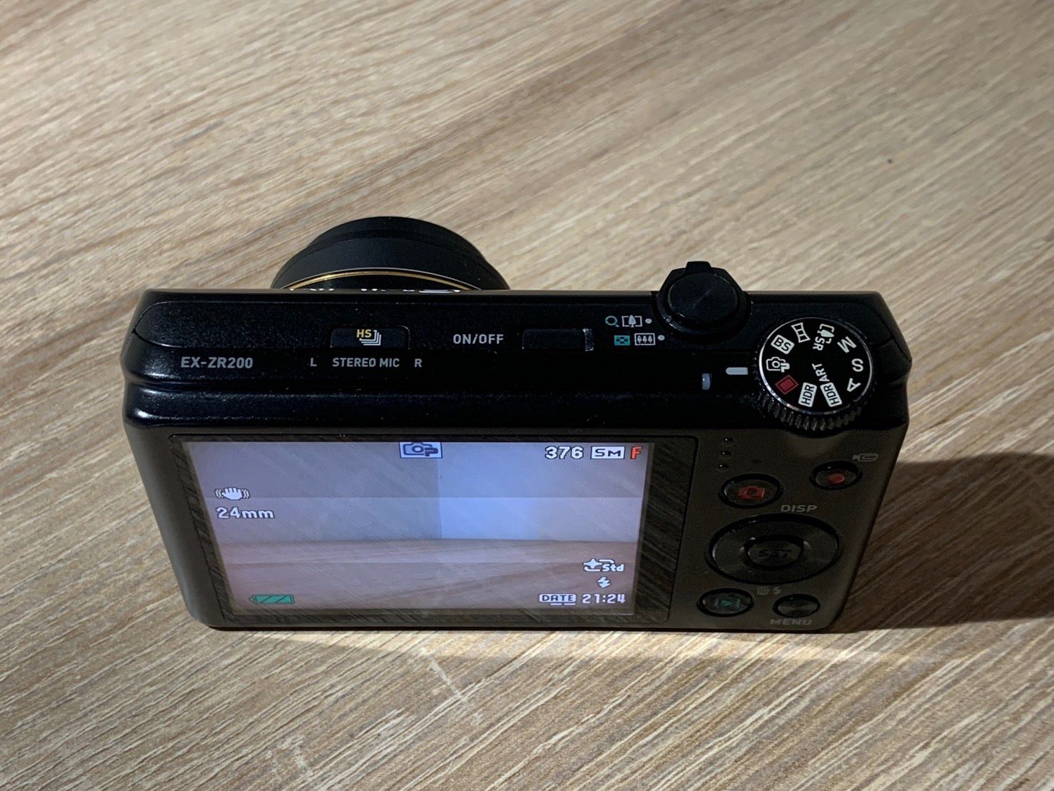 0557 Casio EXILIM EX-ZR200 ブラック デジカメ ジャンク品 【コ