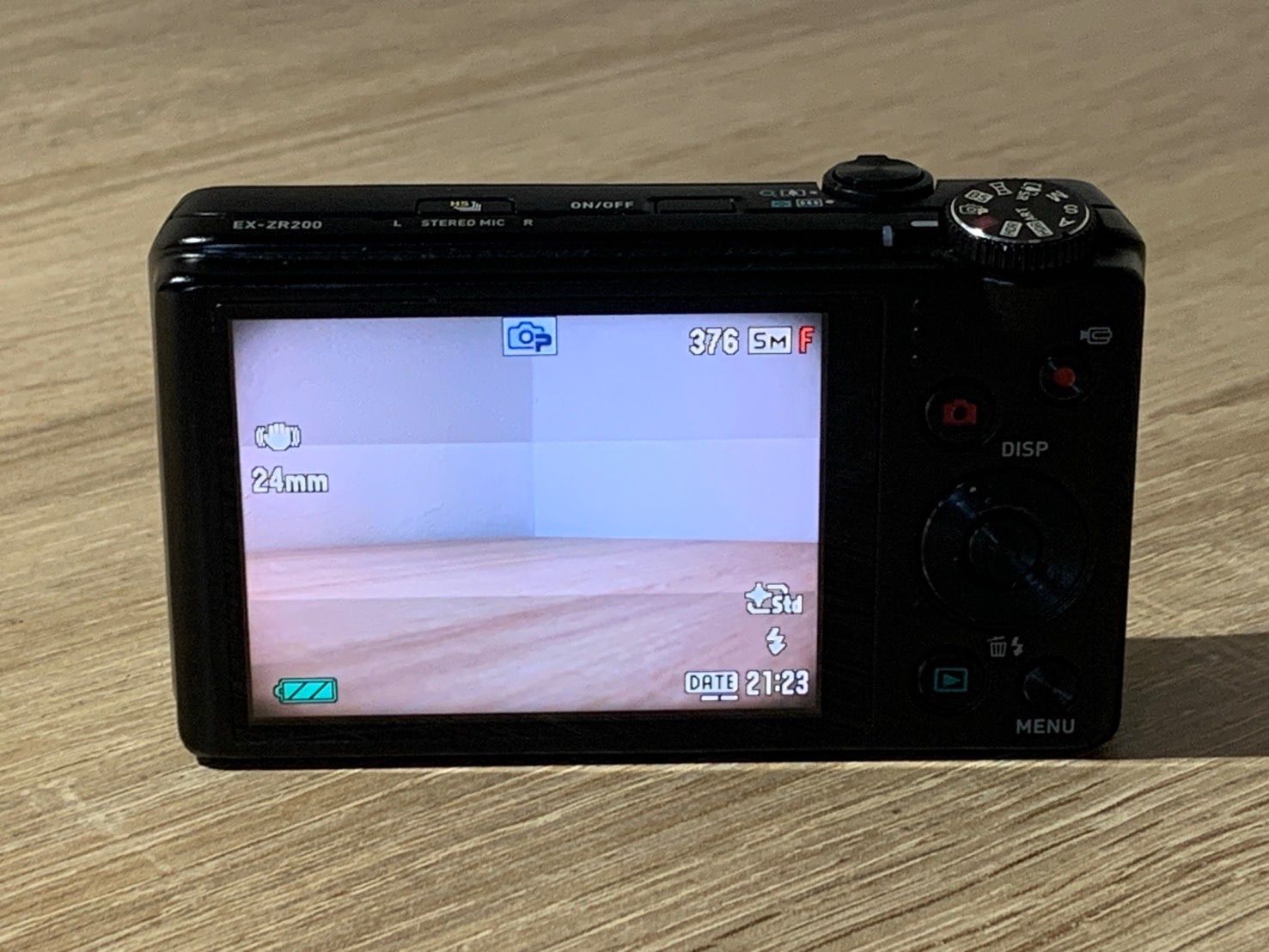 0557 Casio EXILIM EX-ZR200 ブラック デジカメ ジャンク品 【コ