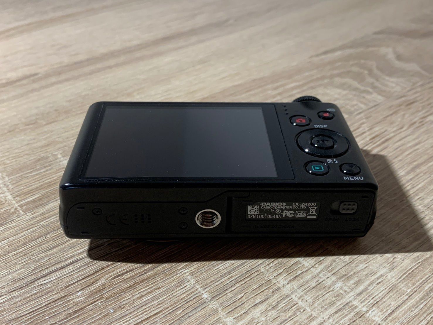 0557 Casio EXILIM EX-ZR200 ブラック デジカメ ジャンク品 【コ