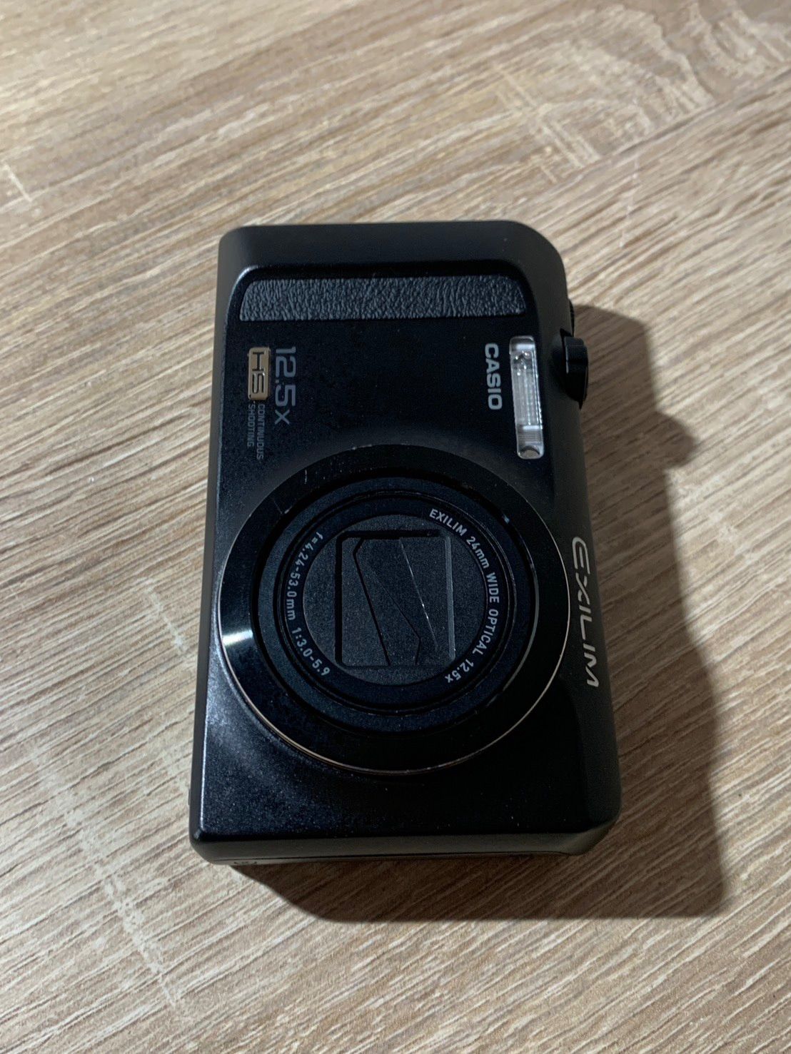 0557 Casio EXILIM EX-ZR200 ブラック デジカメ ジャンク品 【コ