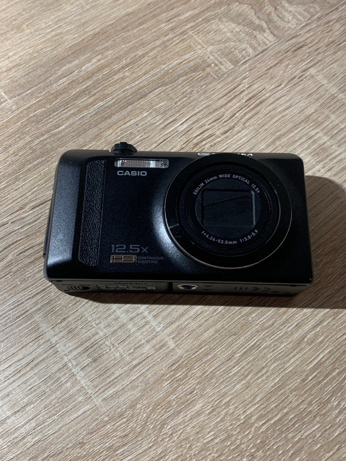 0557 Casio EXILIM EX-ZR200 ブラック デジカメ ジャンク品 【コ