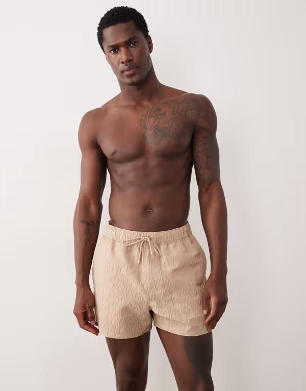 エイソス メンズ 水着 ハーフパンツ・ショーツ ショートパンツ ASOS DESIGN textured swim shorts in short length BEIGE ベージュ