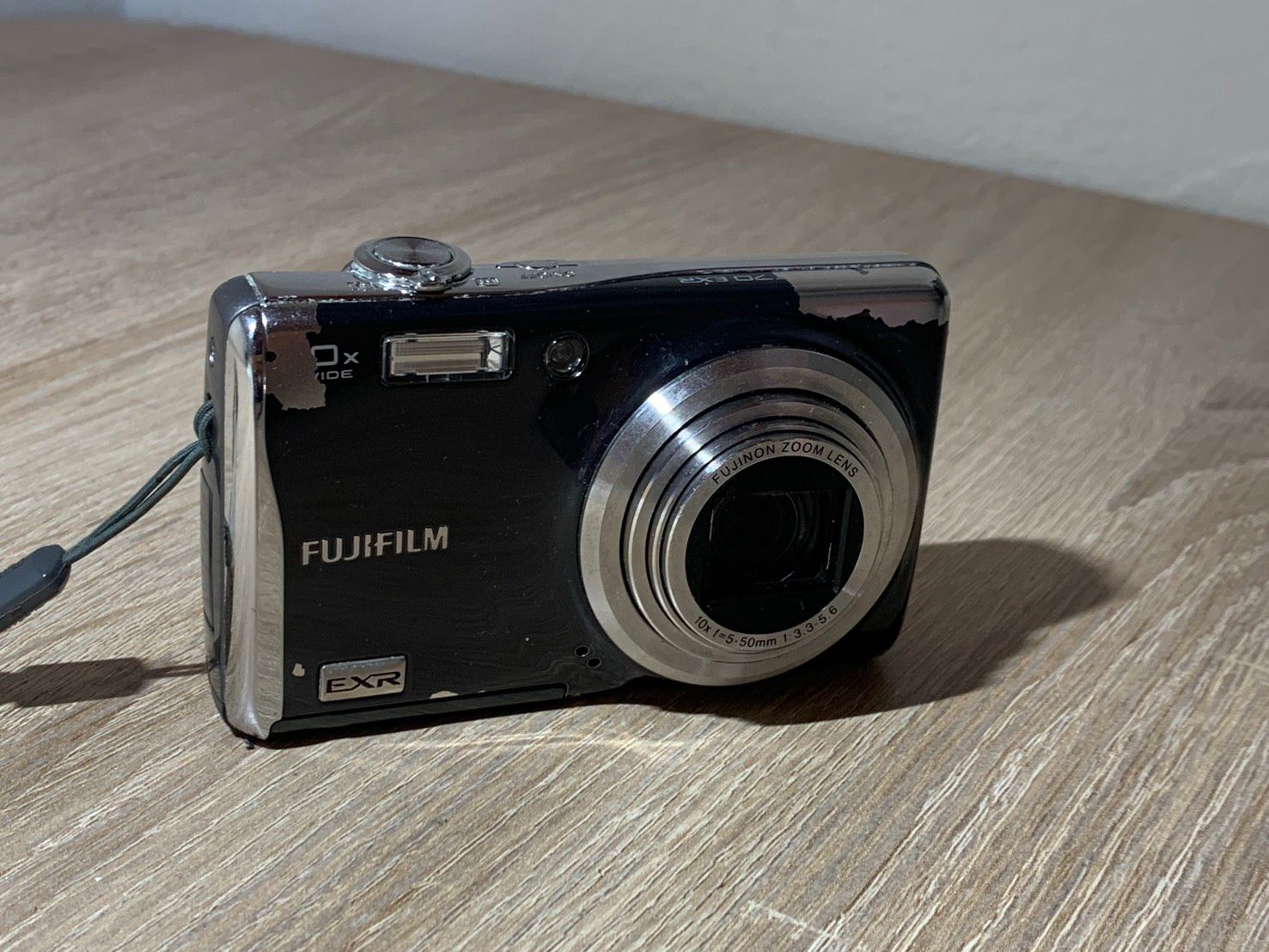 0504 FUJIFILM FINEPIX F70EXR ブラック デジカメ ジャンク品 【ネ 