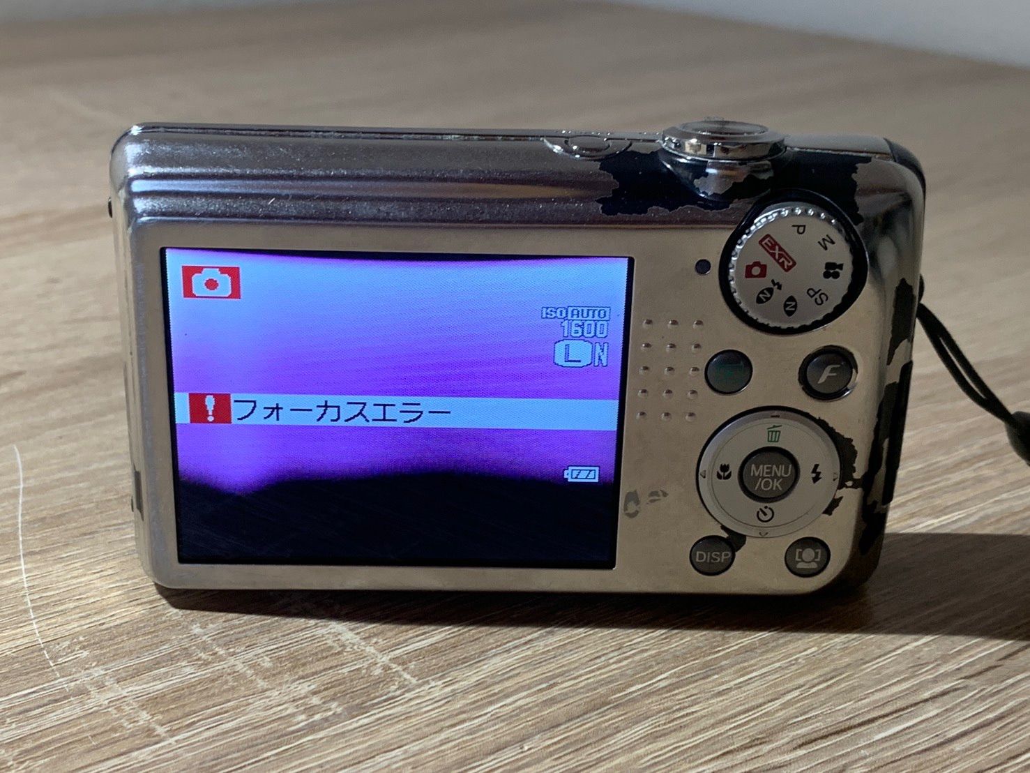 0504 FUJIFILM FINEPIX F70EXR ブラック デジカメ ジャンク品 【ネ 