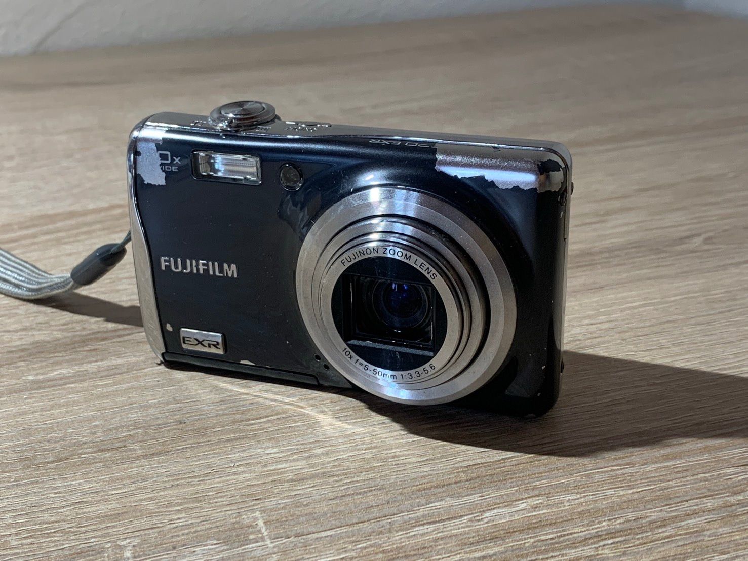0504 FUJIFILM FINEPIX F70EXR ブラック デジカメ ジャンク品 【ネ