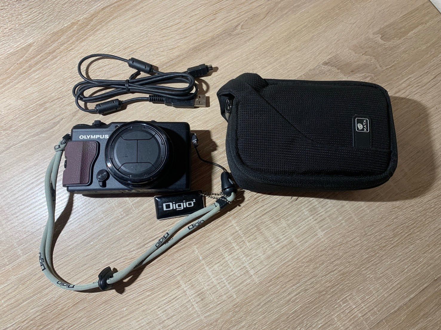 0232 OLYMPUS STYLUS XZ-2 ブラック デジカメ 動作確認済み 【コ