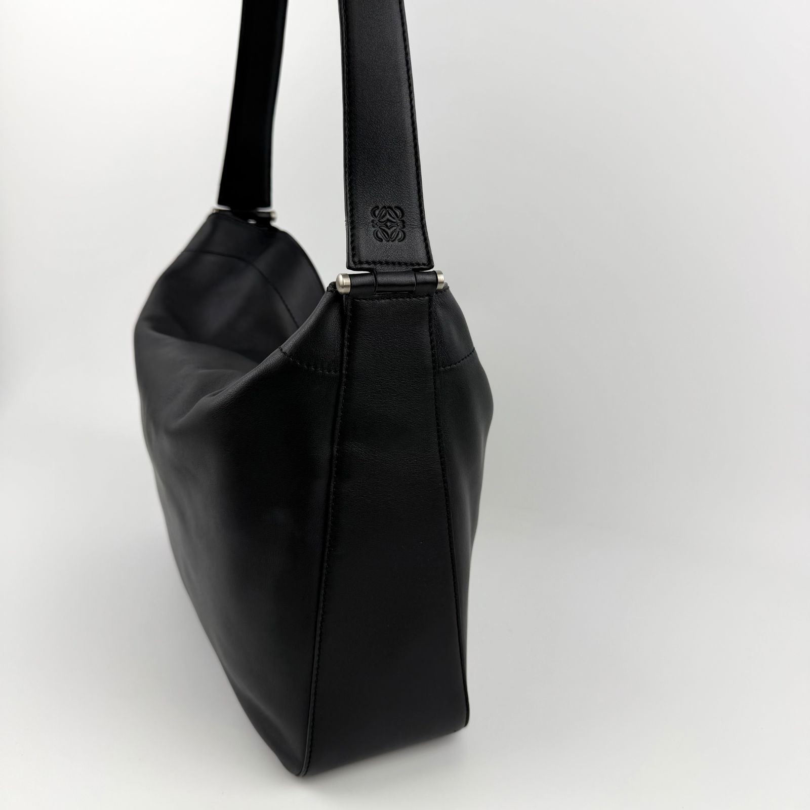 中古】LOEWE ロエベ ショルダーバッグ ブラック レザー ヴィンテージ 