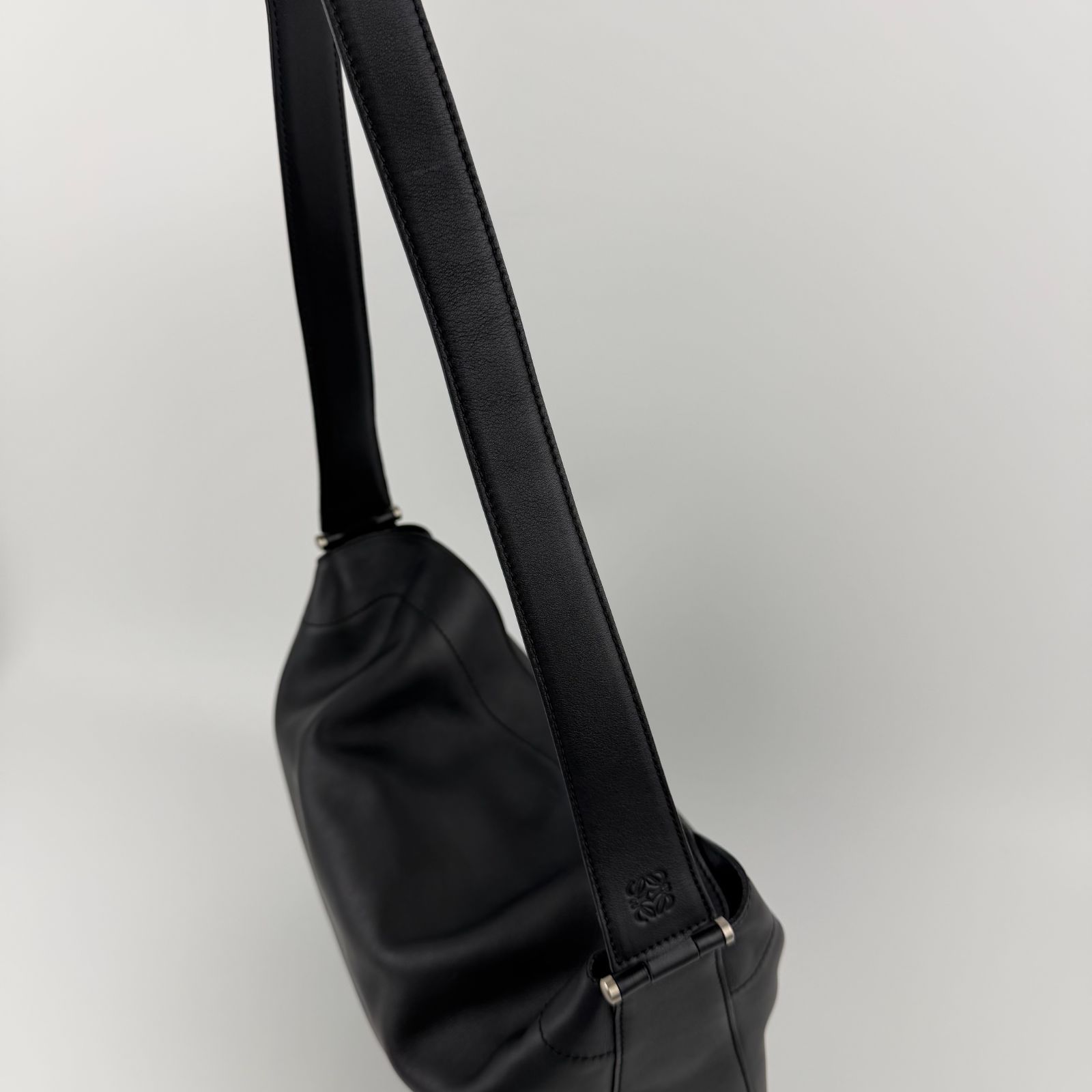 中古】LOEWE ロエベ ショルダーバッグ ブラック レザー ヴィンテージ 