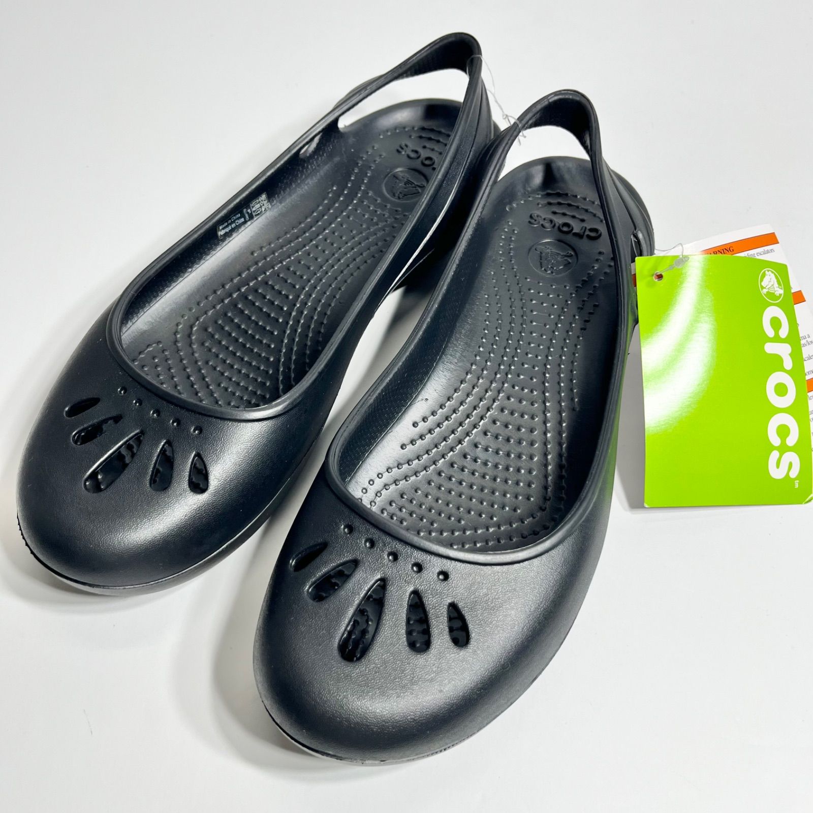 【未使用】Crocs クロックス セア thea レディース フラットサンダル W8 (24cm) ブラック 4,972円