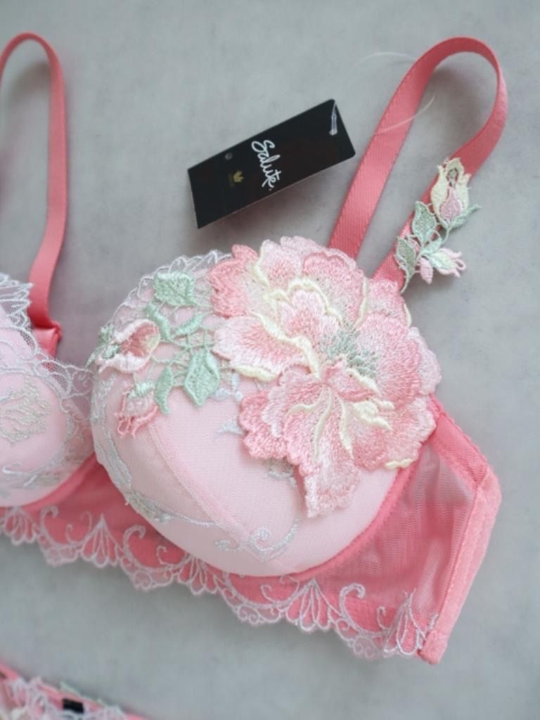 新品タグ付/サルート/シャガール/夢想のエロス53gブラジャーソング ☆【新品 希少】Wacoal Salute ワコールサルート 53G 夢想のエロス